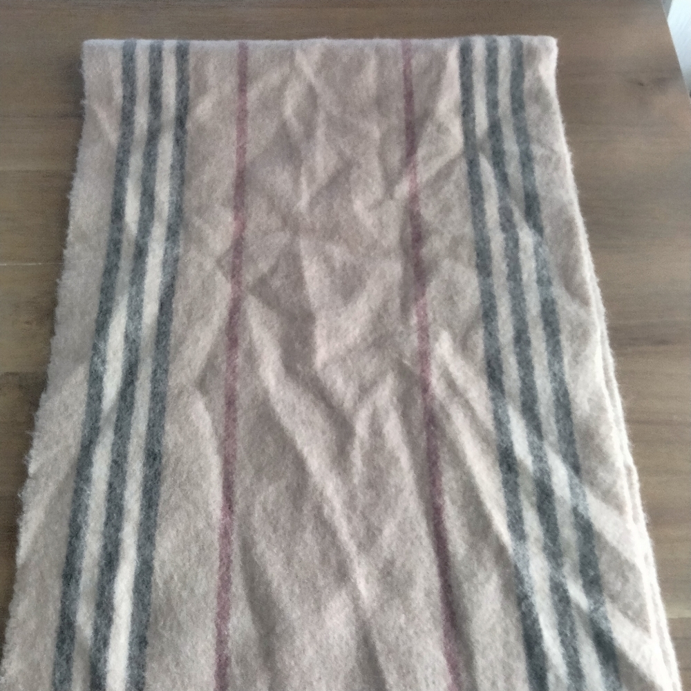 Burberry wool & cashmere scarf - Picture 8 of 10